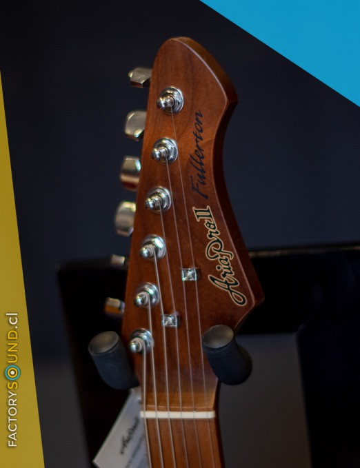 Aria® 714-MK2 Guitarra Eléctrica Fullerton Flamed Stratocaster® Style | Marble White