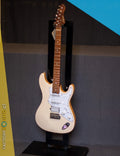 Aria® 714-MK2 Guitarra Eléctrica Fullerton Flamed Stratocaster® Style | Marble White