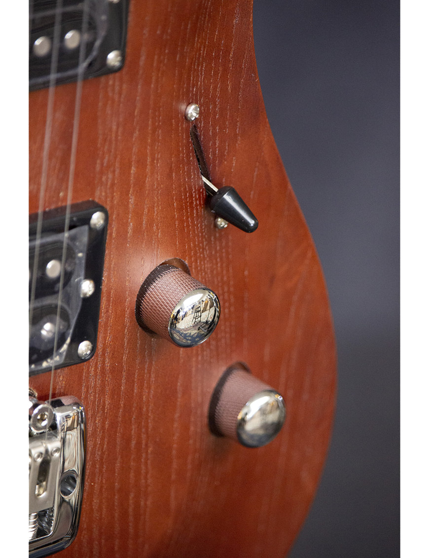 Aria® MAC-DLX Guitarra Eléctrica 24F Tremolo Super Strato® | Stained Brown