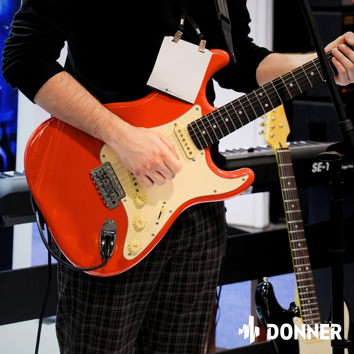 Donner DST-600 Guitarra eléctrica con funda EC6800