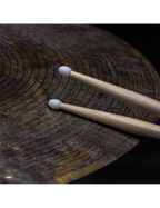 VIC FIRTH® 2BN American Classic® Baquetas Punta Nylon