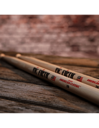 VIC FIRTH® 2B American Classic® Baquetas Punta Madera