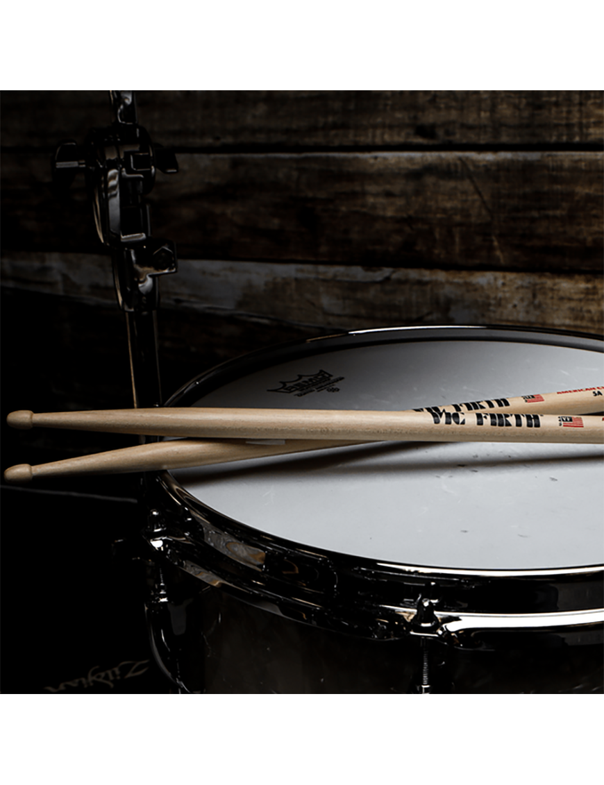 VIC FIRTH® 5A American Classic® Baquetas Punta Madera