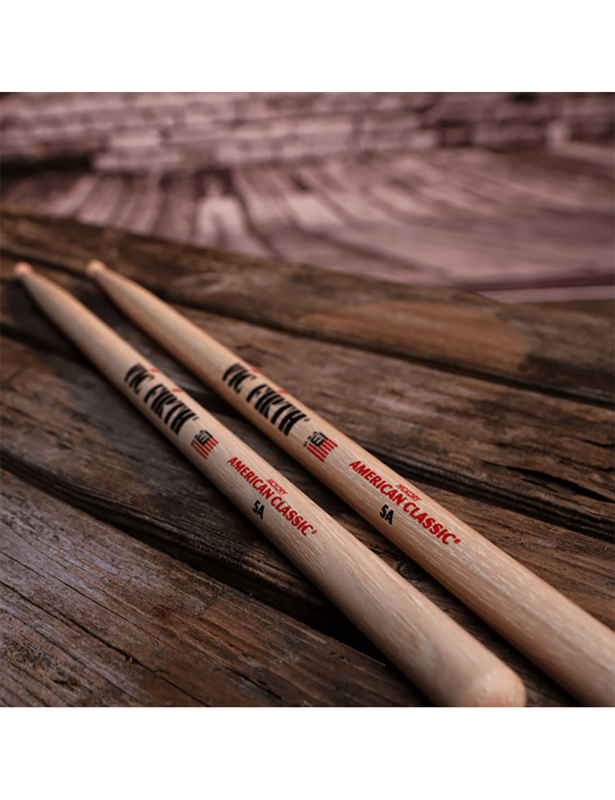 VIC FIRTH® 5A American Classic® Baquetas Punta Madera